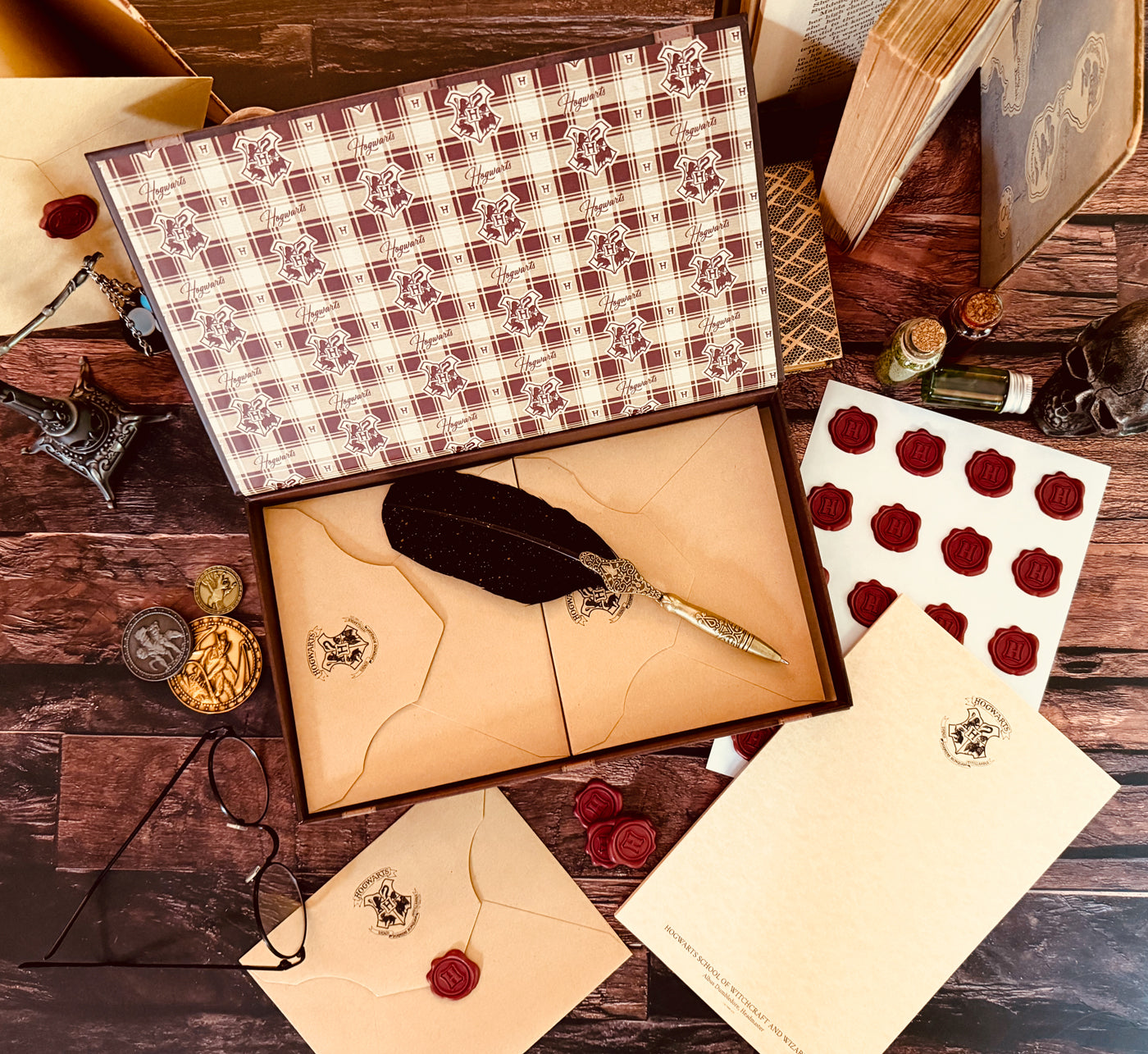 Harry Potter Hogwarts Boxed Stationery Set with Wax Seals & Feather Pen (20-Pack)