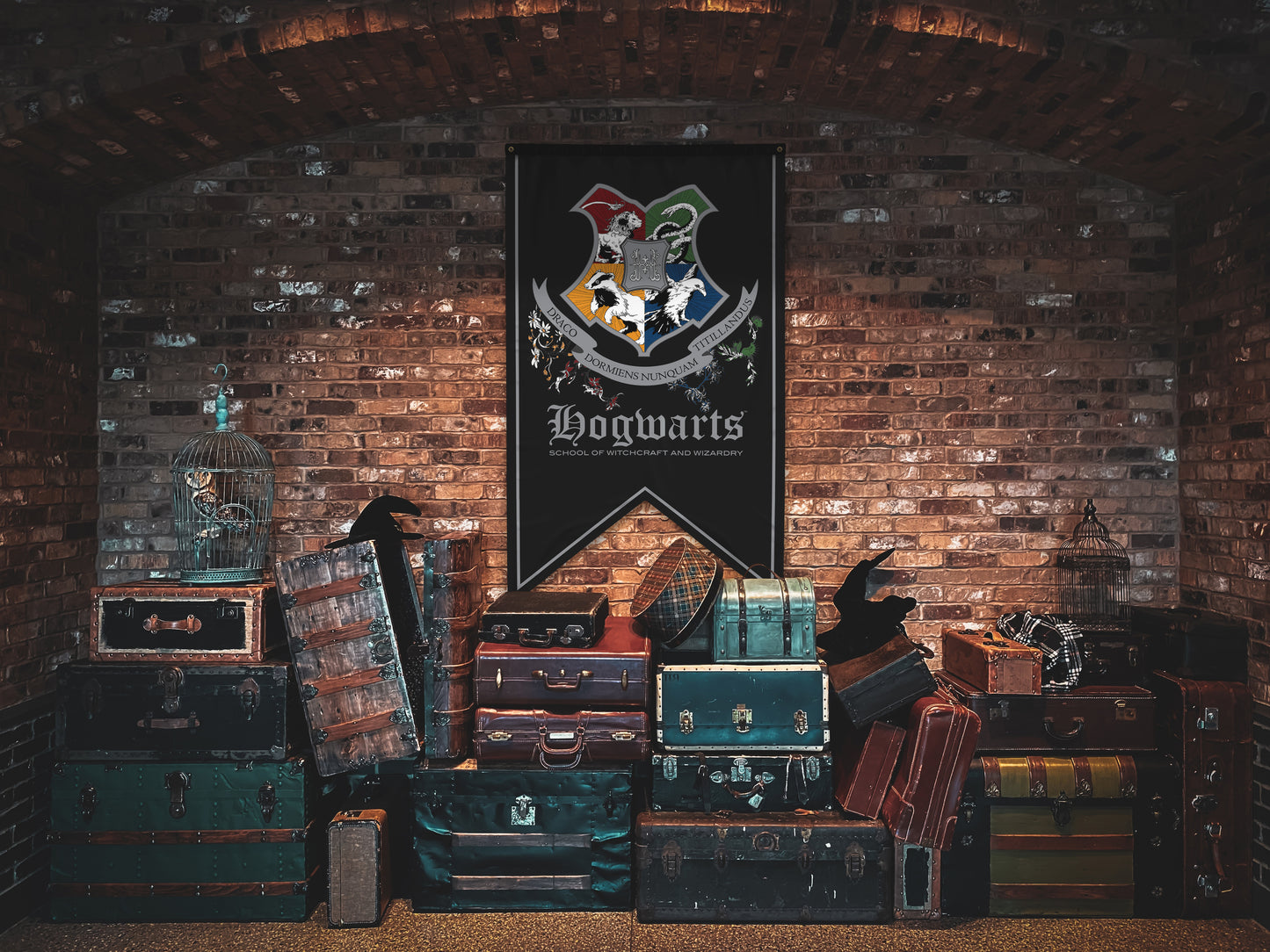 Harry Potter Hogwarts Crest Banner Flag (30'' x 50'')